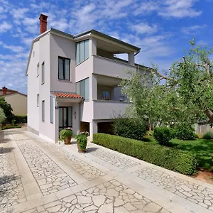 Brezac Olive Garden Apartment